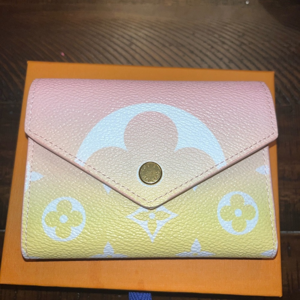 Louis Vuitton Monogram Giant By The Pool Victorine Wallet Light Pink